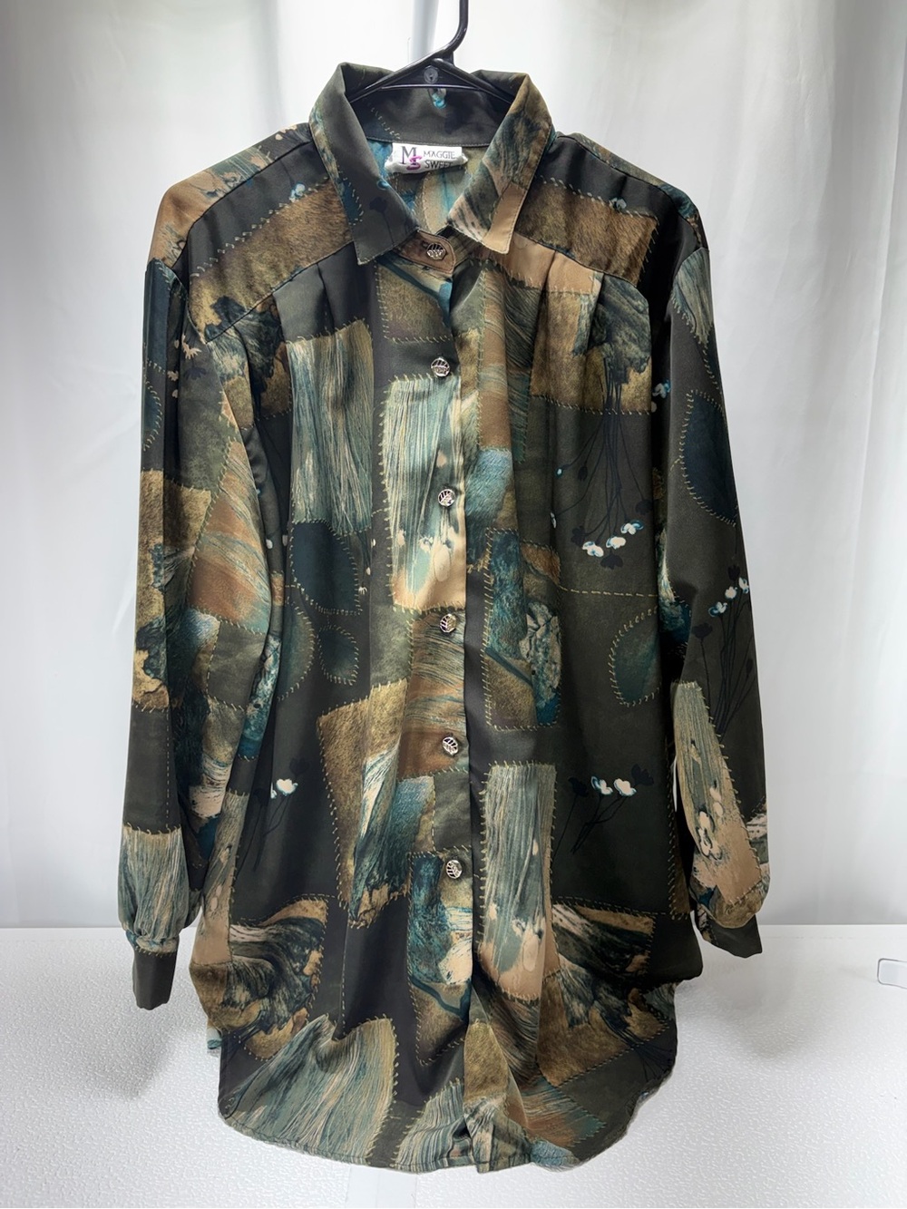 M Magazine Olive & Beige Abstract Button-Front Blouse 4409